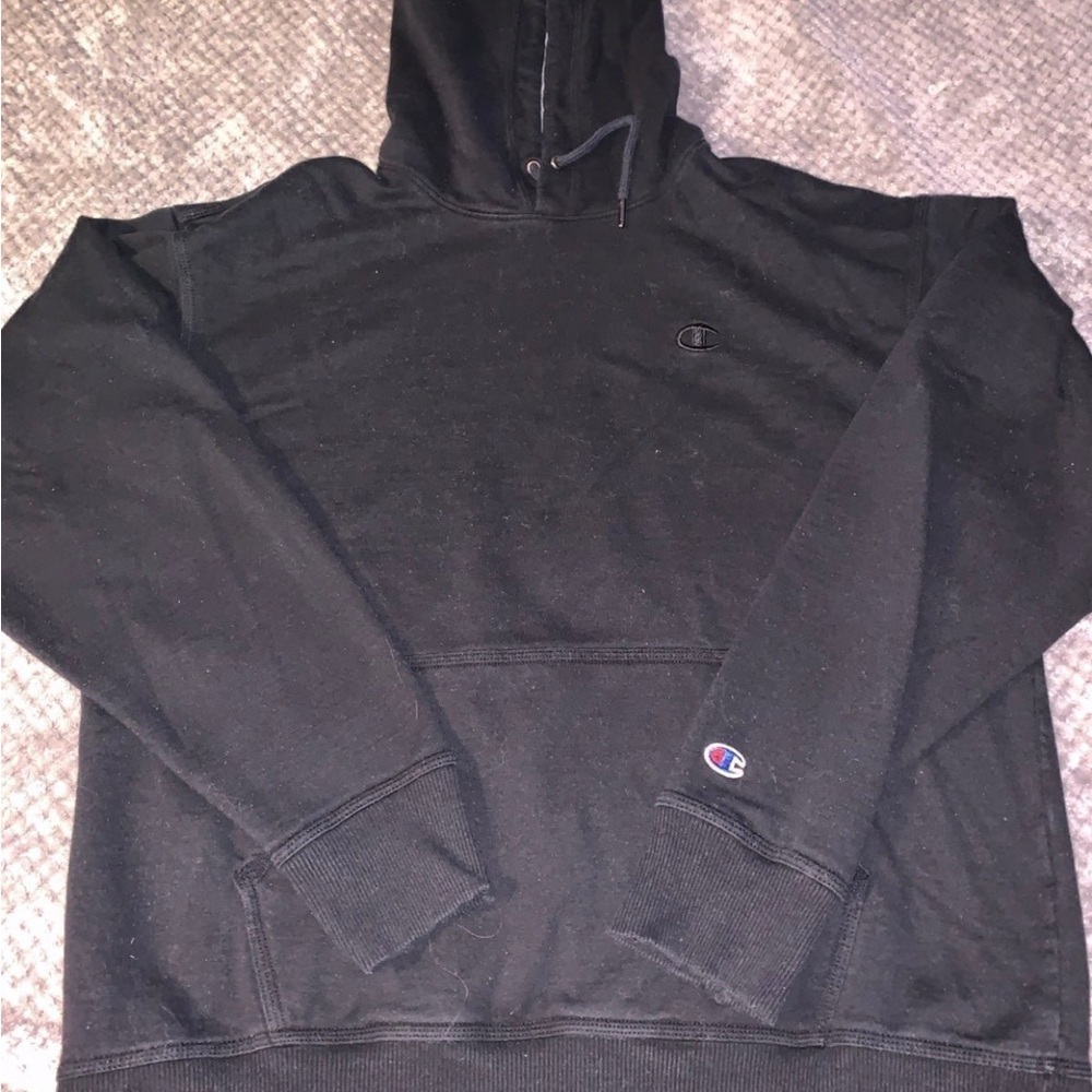 LIKE NEW CHAMPION SWEATSHIRT. L